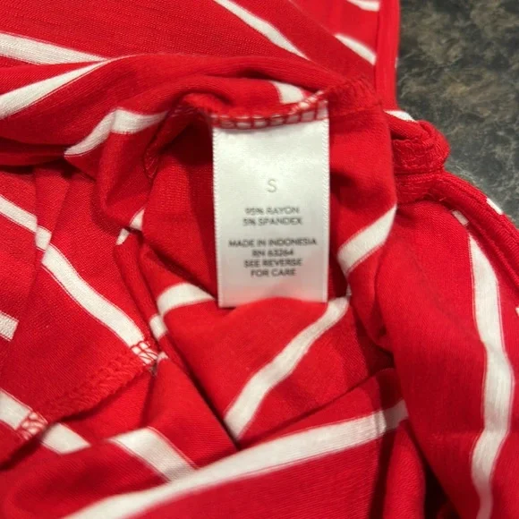 Dress with removable straps / off the shoulder options. - Picture 6 of 8